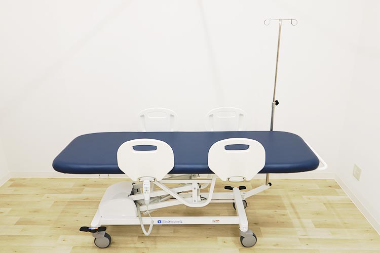 昇降機能付き診察台